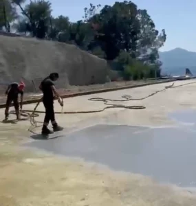 Teras sprey izolasyonu uygulaması ile poliüretan su ve ısı yalıtımı çalışması